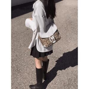 Coach vintage Legacy BLEEKER SIGNATURE CANVAS SHOULDER BAG 11434